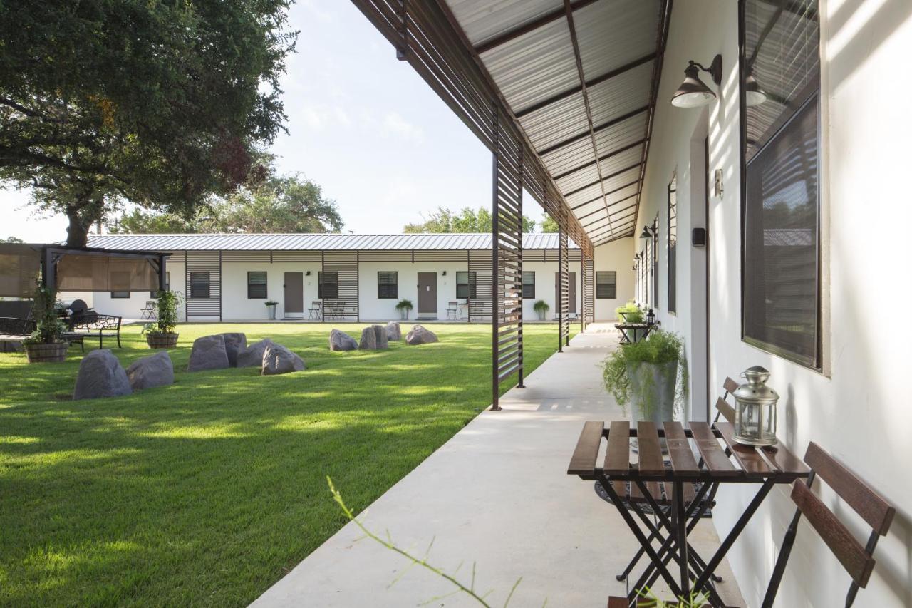 Hotel Flora And Fauna Wimberley Extérieur photo
